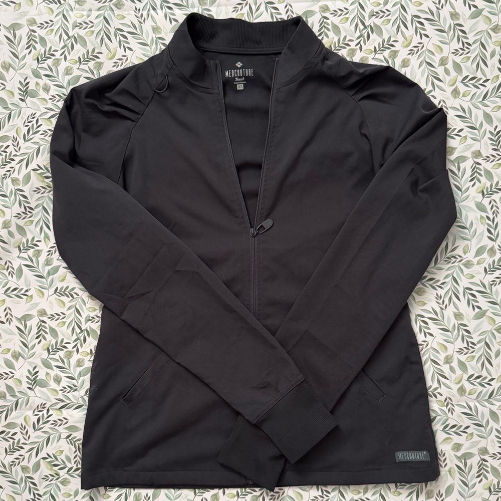 Med Couture Women's Scrub Warm-Up Jacket Raglan with 4 Pockets with Ultra Soft
